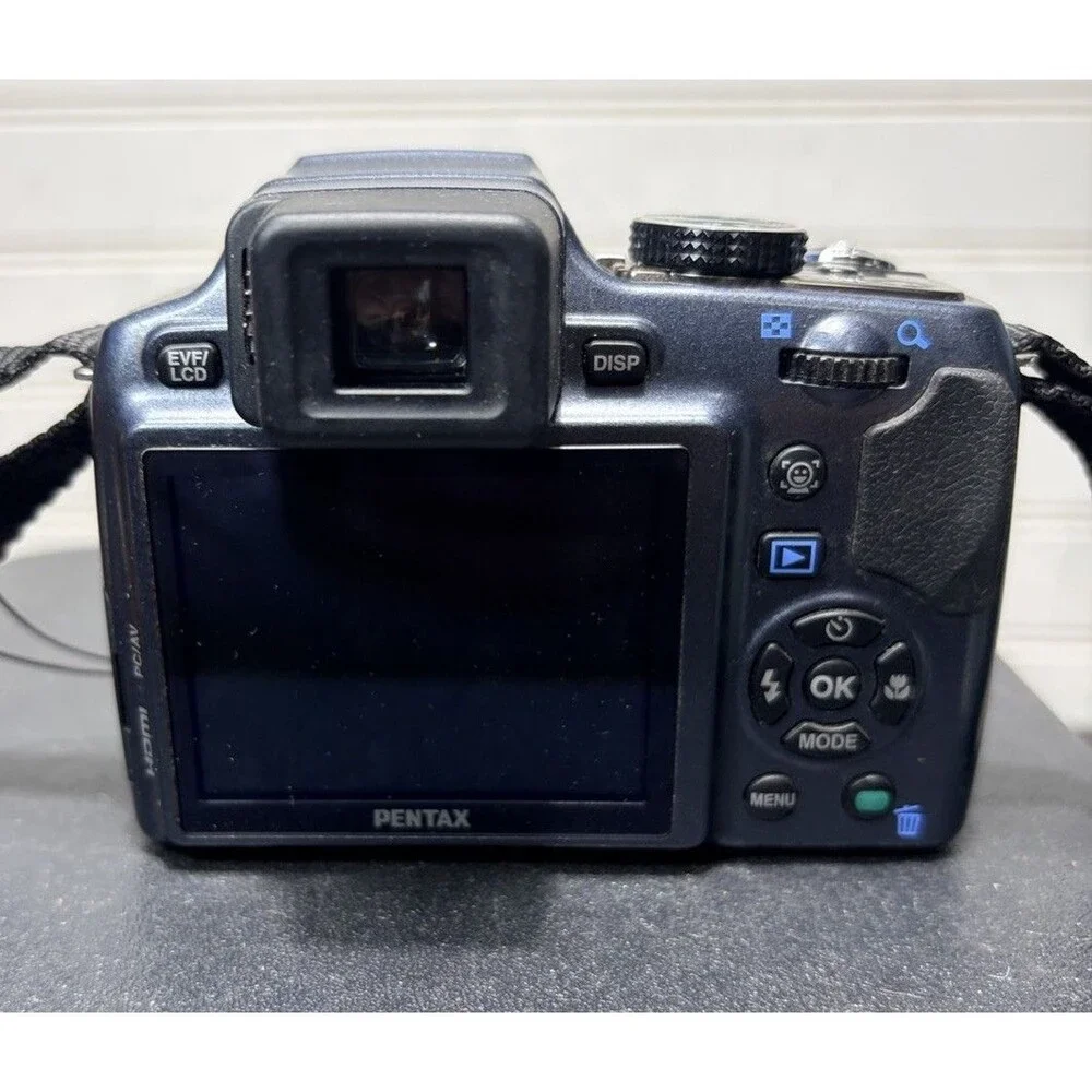 Pentax X90 12.1MP Digital Bridging Camera w/manual, Battery, Charger & Strap